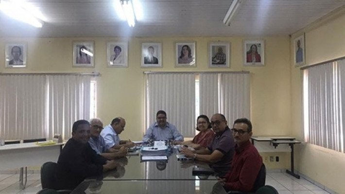Diretoria da APL em reunião informal no Conselho Estadual de Educação
