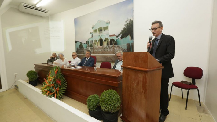 Dílson Lages prefaciou a nova edição de Trechos do Meu Caminho, de Leônidas Mello