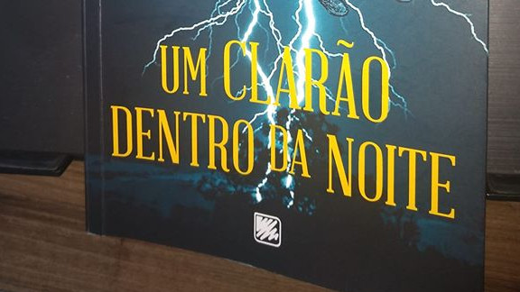 Notas sobre "Um clarão dentro da noite"