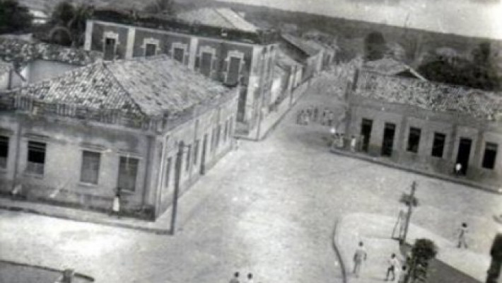 Rua Grande, na altura da praça da Igreja Matriz de Barras do Marataoã