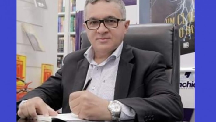 Dr. João Luiz Rocha Nascimento, autor de Um clarão dentro da noite