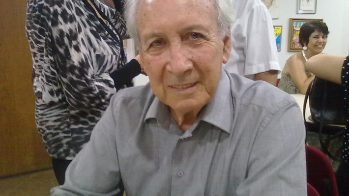 Poeta gaúcho. Professor fundador da Universidade de Brasília.