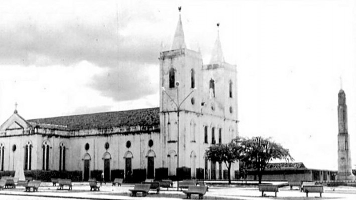 Igreja do Senhor do Bonfim, marco inicial da cidade de Crateús.