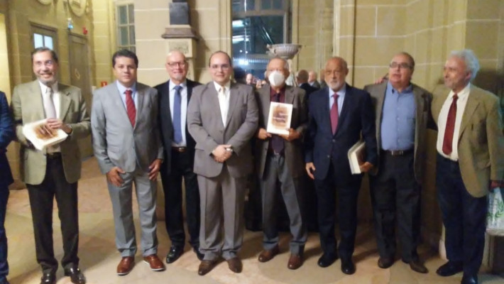 Prof. Leandro Garcia ao centro, ladeado de escritores da Academia Brasileira de Letras. Foto: arquivo pessoal do autor.