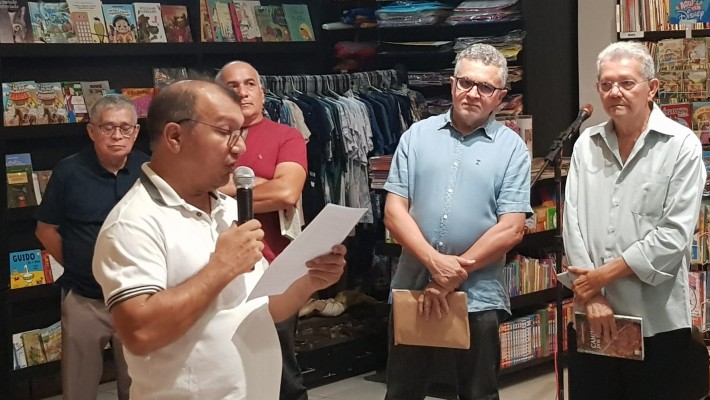 Pádua Carvalho em apresentação de "Caminhos dos Ventos" de José Ribamar Garcia