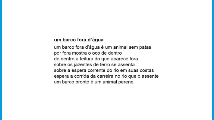 um barco fora d'água