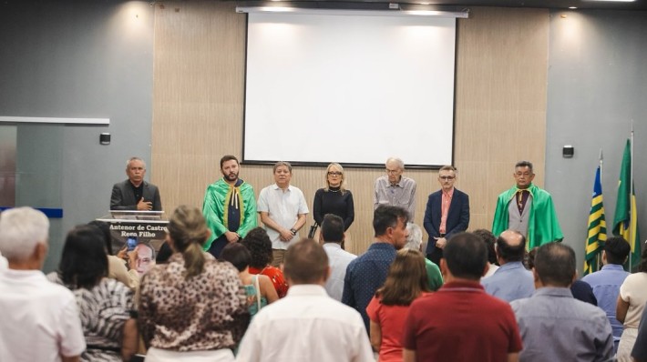 Barras aplaude os novos livros do historiador e memorialista Antenor Rêgo Filho