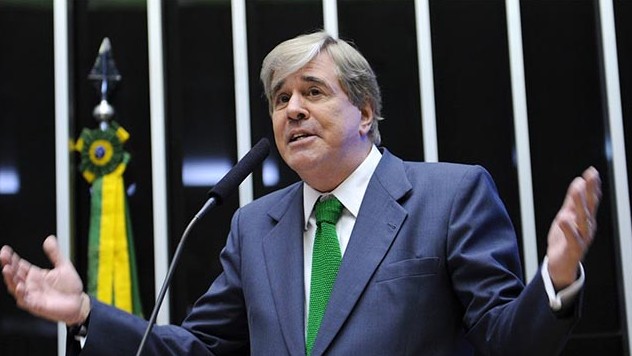 A SEDA DO TEMPO E O FEITIÇO DA TERRA EM HUGO NAPOLEÃO DO REGO NETO - CRÔNICA DE DIEGO MENDES SOUSA