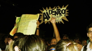 A rua pegando fogo