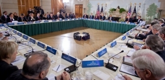 Obama lidera encontro bipartidário para discutir reforma da saúde nos EUA