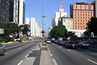 Cinema e poesia dominam a Paulista