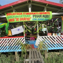 Livros pelos rios Amazonas e Macacoari
