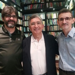 Discurso em Apresentação a Apenas memórias