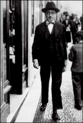Fernando Pessoa, Viver Simultâneo