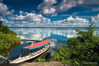 o rio desta aldeia amazônica