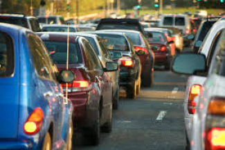 Andar pelo centro das grandes cidades é um exercício que demanda paciência e coragem.