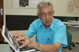 Entrevista com Assis Brasil