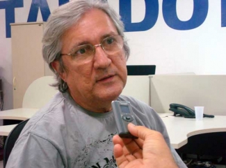 Eneas Barros relança