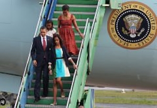 Obama chega no meio da crise líbia