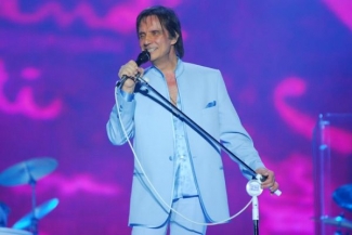 Filha de Roberto Carlos dá à luz 1 menina