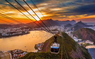 Gilberto Mendonça Teles: Na curva do rio